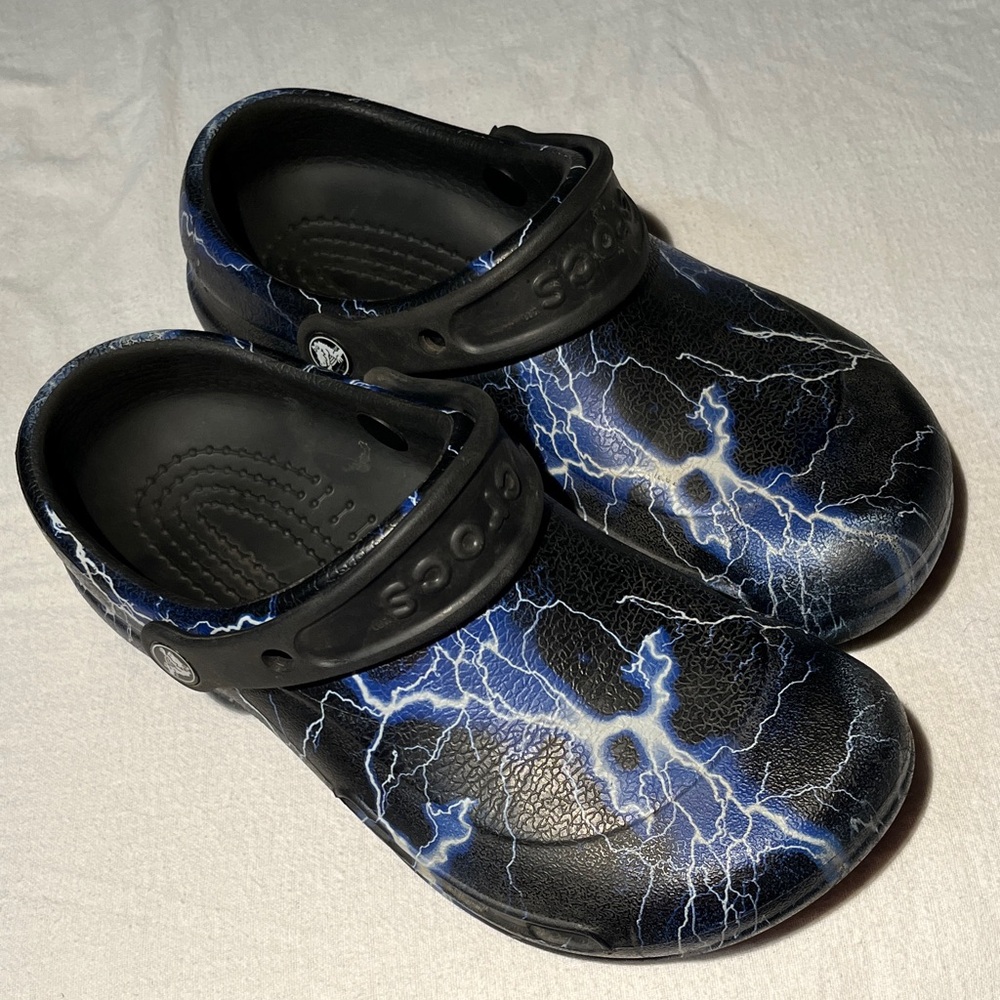 CROCS Bistro Lighting Pattern Slip Resistant Work Clog - Women’s Size 7, Men’s 5